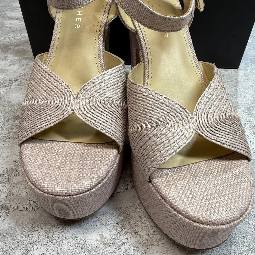 Marc Fisher LTD Sandals Womens Size‎ 9 Light Pink Starla Platform Heel MLSTARLA